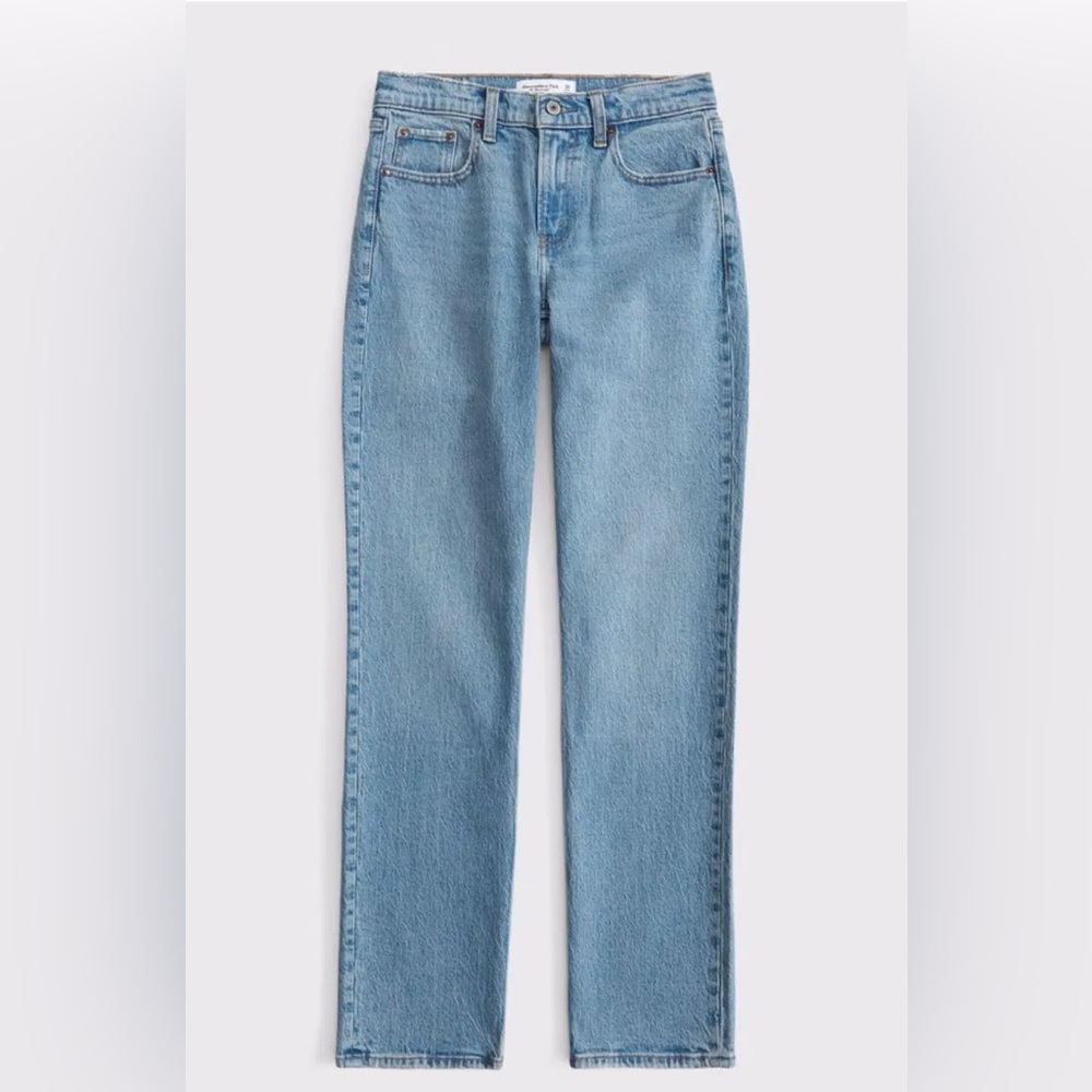Mid Rise 90’s Straight Jeans